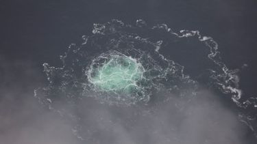 &nbsp;En esta imagen proporcionada por la guardia costera sueca se ve una fuga del gasoducto Nord Stream 2 el 28 de septiembre de 2022.&nbsp;