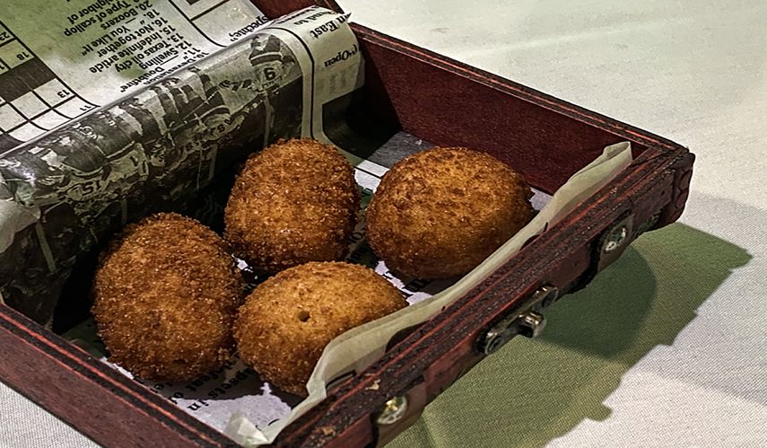 Croquetas de jamón serrano y bacalao.