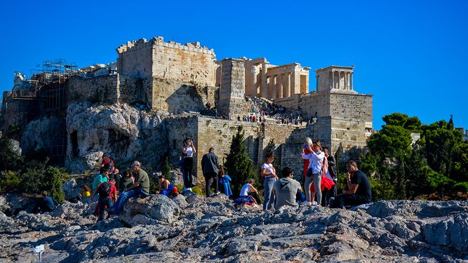 Entrada a la Acrópolis desde el Areópago, Atenas.