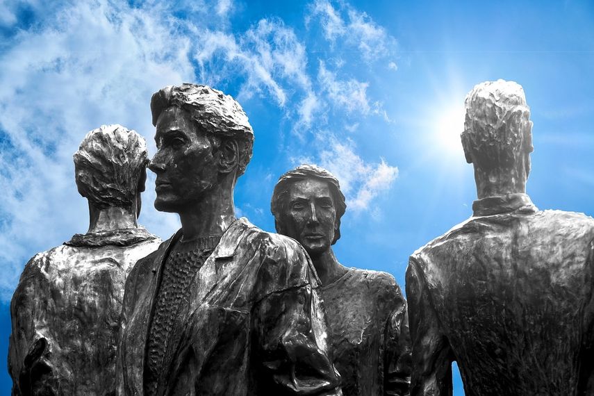 Debemos humanizar a nuestros hombres. ¡Si alguien ha salido perdiendo con tanto machismo, ha sido precisamente el macho!