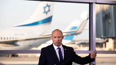 El primer ministro israelí Naftali Bennett en el el aeropuerto internacional Ben Gurion.
