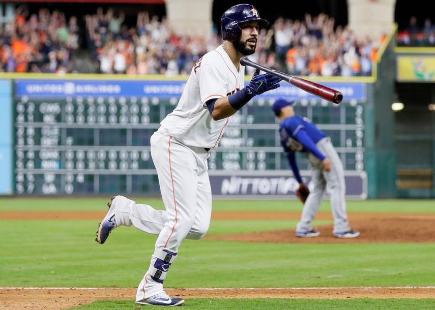 En la pasada campaña, González bateó 18 cuadrangulares a la zurda y apenas cinco a la derecha.