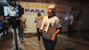 En los alrededores del Centro Nacional de Procesados Militares de Ramo Verde, a 32.6 Kilómetros de Caracas, fue uno de los lugares donde se realizó la vigilia por la libertad de los presos políticos este jueves 15 de enero