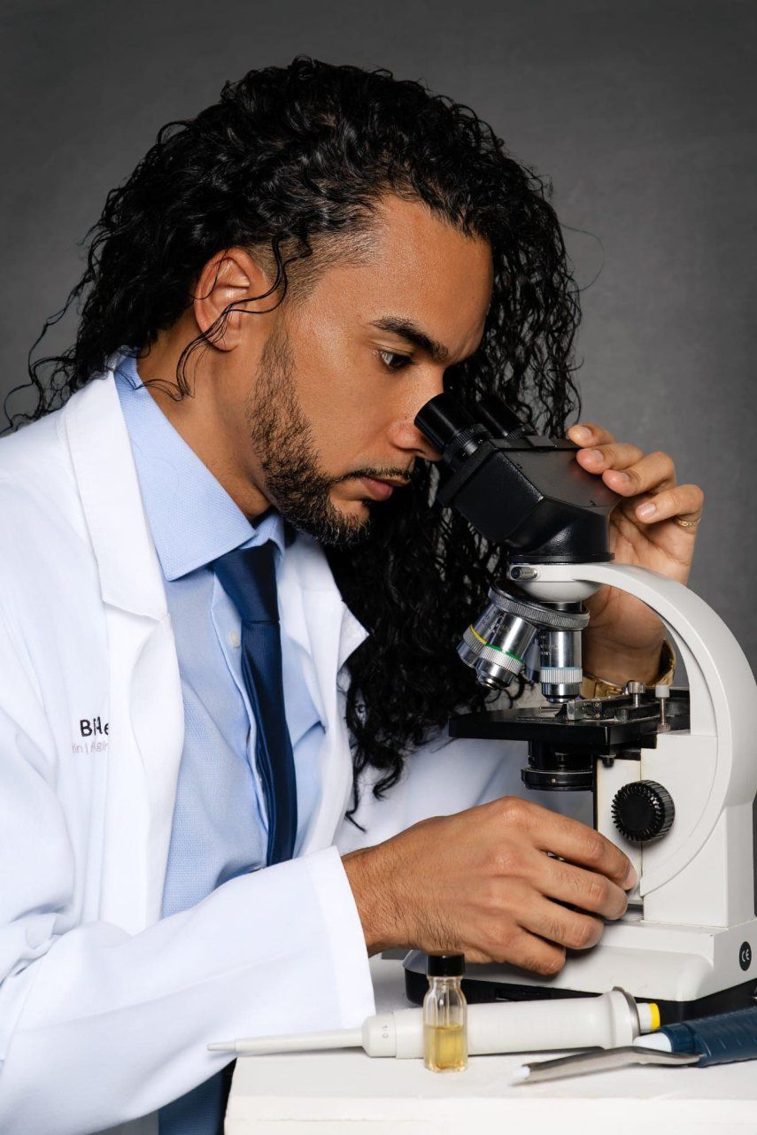 El microbiólogo Wickander Ferreira, experto en estética regenerativa.