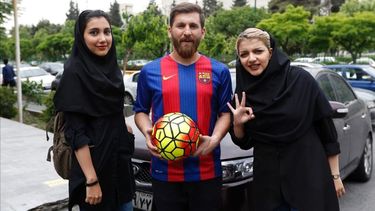 Reza Parastesh saltó a la fama recientemente por su parecido con Messi.