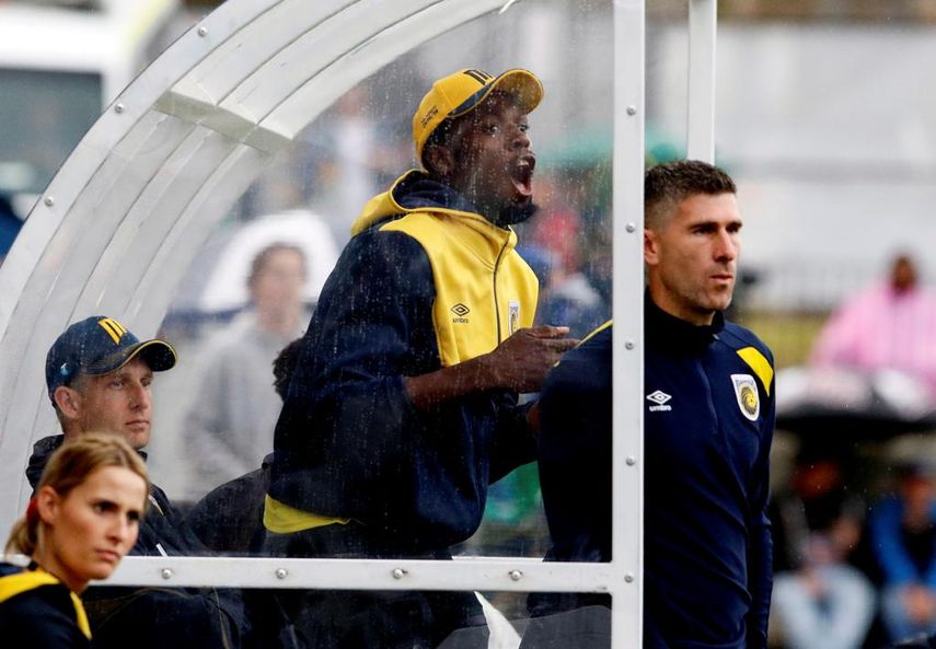 El exvelocista estuvo entrenando en la posición de extremo izquierdo.