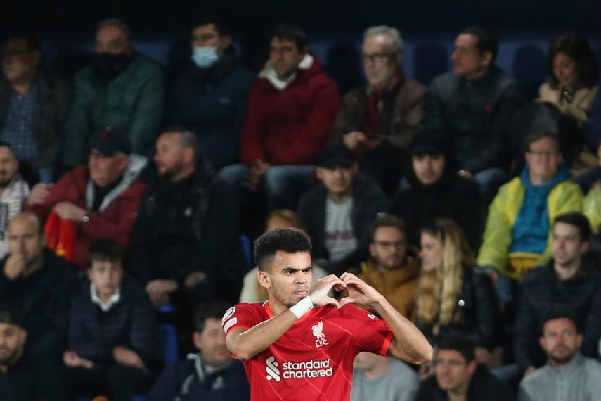 Luis Díaz celebra tras anotar el segundo gol de Liverpool en el partido de vuelta de la semifinal de la Champions League contra Villarreal, el martes 3 de mayo de 2022. Liverpool ganó 3-2.&nbsp;