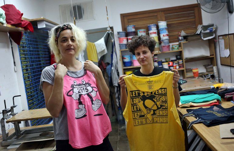 La marca de ropa cubana Clandestina abre tiendas temporales en EEUU