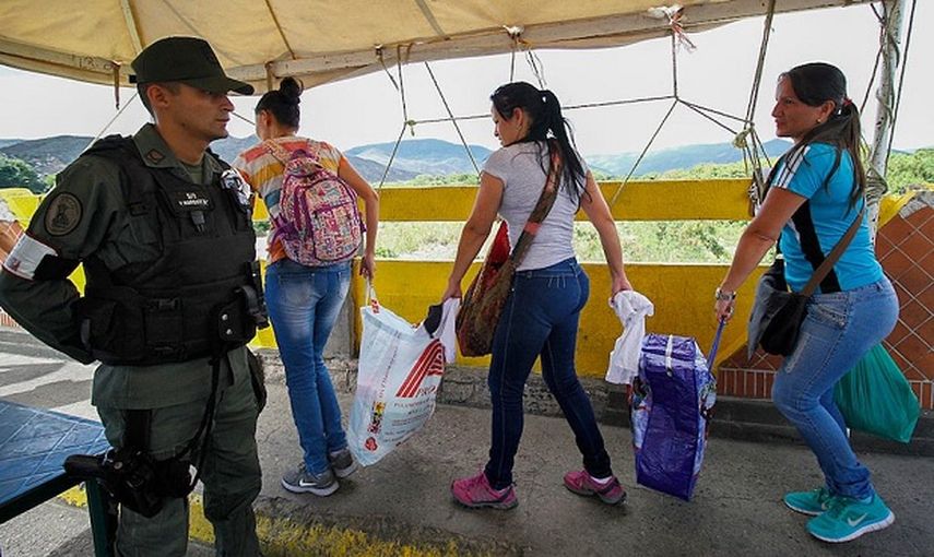 El paso de ayer fue posible después de que Maduro autorizara la apertura de la frontera por unas horas (Twitter/@Ysaniela)
