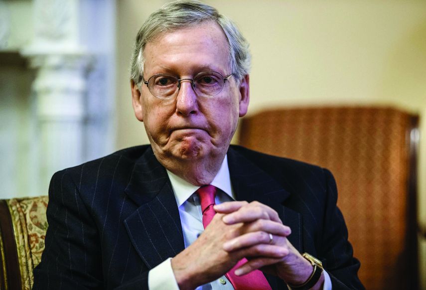 El presidente de la mayoría republicana, Mitch McConnell, busca más apoyos, sin tener que hacer más concesiones, para alcanzar los votos necesarios.