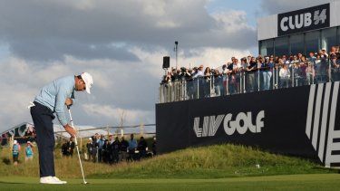 El sudafricano Charl Schwartzel durante el último día del LIV Golf Invitational Series, el 11 de junio de 2022.