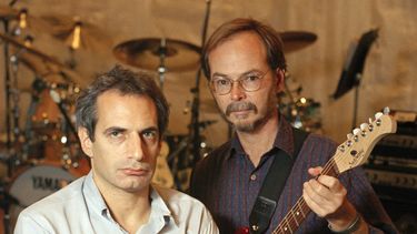 Donald Fagen, izquierda, y Walter Becker de Steely Dan posan en S.I.R. Studios de Nueva York el 5 de agosto de 1993, antes de un ensayo para su próxima gira. Becker falleció en 2017. Steely Dan, R.E.M., Timbaland, Hillary Lindsey y Dean Pitchford serán incorporados al Salón de la Fama de los Compositores. La ceremonia se realizará el 13 de junio en Nueva York