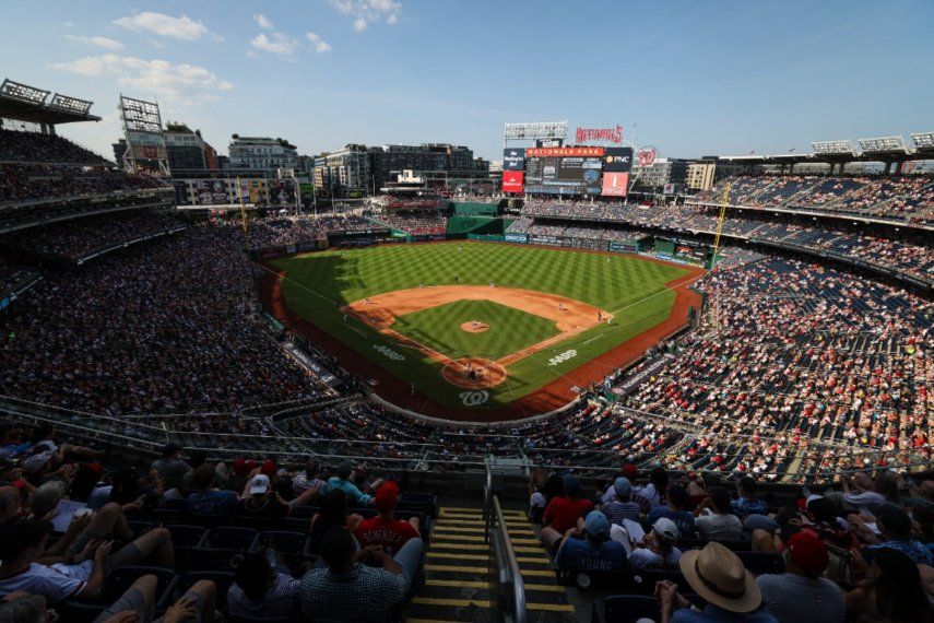 Una visión general de que Mitchell Parker, #70 de los Nacionales de Washington, lanza contra los Medias Rojas de Boston en el Nationals Park el 5 de julio de 2025 en Washington, DC.&nbsp;