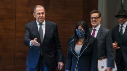 La vicepresidenta del régimen chavista, Delcy Rodríguez y el canciller ruso Serguéi Lavrov (izquierda), el 10MAR22 en Antalya, Turquía.&nbsp;
