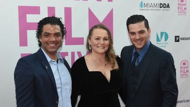 Personalidades del mundo del espectáculo se dieron cita en el evento, entre ellos, los productores José L. Martínez y Alexandra Santiago Georget y Andrés García, productor ejecutivo de Criaturas nocturas. 