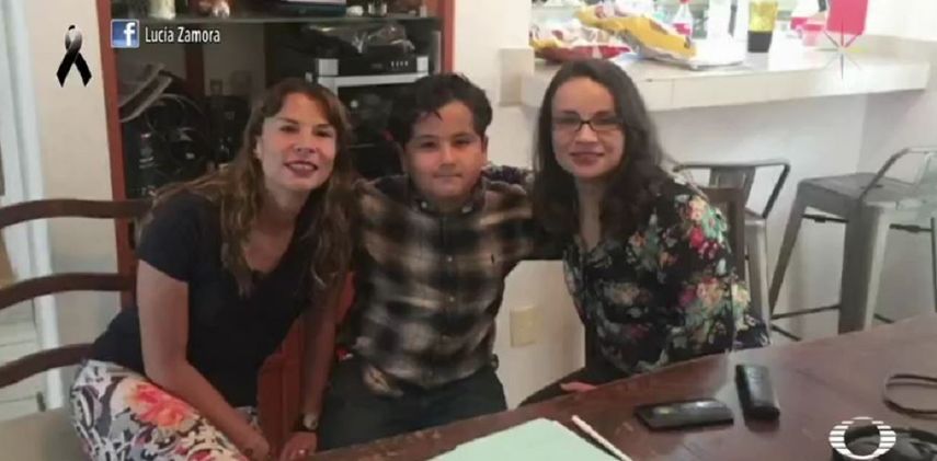 Foto familiar de Lucía y Cristina Zamora, junto a un sobrino.&nbsp;
