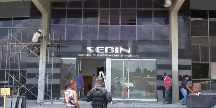 Los solicitantes están detenidos en sede la policía política.