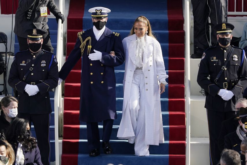 Jennifer López llega a la 59 ceremonia de investidura presidencial en el Capitolio en Washington DC.