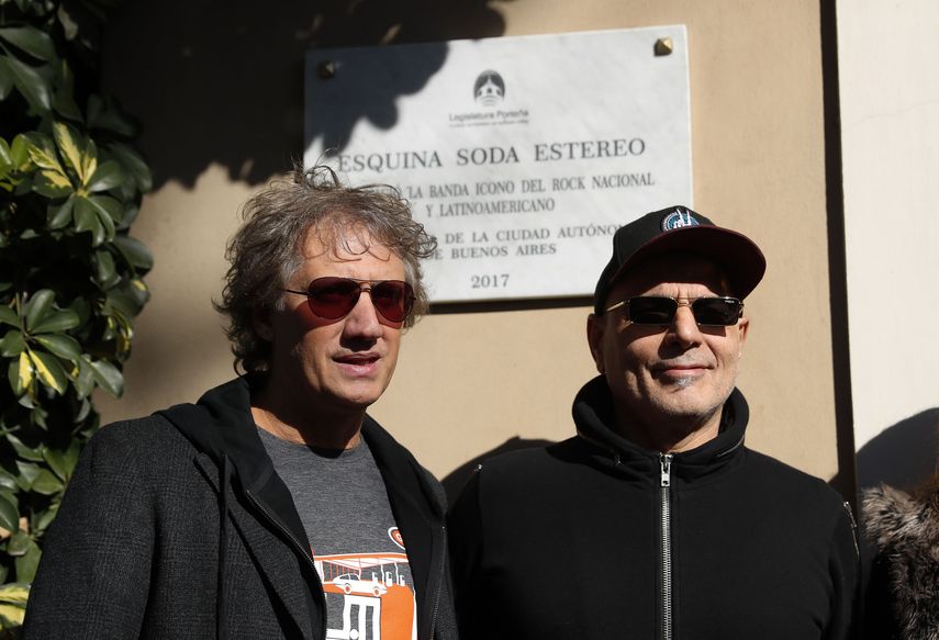 Charly Alberti y&nbsp;&nbsp;H&eacute;ctor Zeta Bosio, de la banda de rock argentina Soda Stereo, durante el homenaje que les rindi&oacute; la ciudad de Buenos Aires.&nbsp;