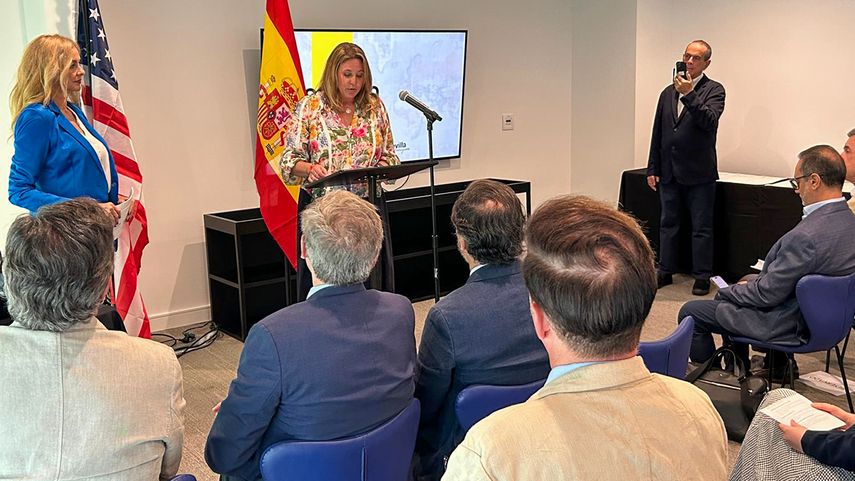 La vicealcaldesa y delegada de Turismo y Cultura de Sevilla, Angie Moreno, durante la presentación del proyecto en Miami.