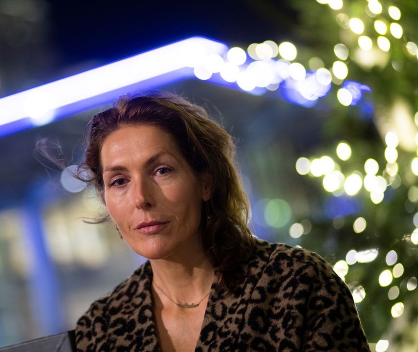 La exmodelo Thysia Huisman, una de las mujeres que han acusado a Jean-Luc Brunel de violación, posa para una fotografía en Ámsterdam, Holanda, el jueves 17 de diciembre de 2020.