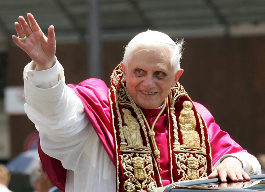 &nbsp;El Papa emérito Benedicto&nbsp;XVI saluda a los fieles