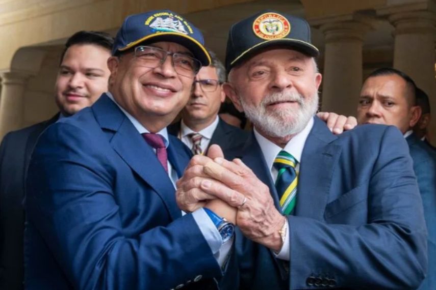 Los mandatarios Gustavo Petro (izq) y Luiz Inacio Lula da Silva en el palacio presidencial colombiano, el 17 de abril de 2024 en Bogotá.&nbsp;