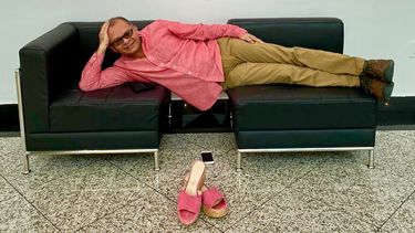 El artista venezolano Rafael Montilla muestra en Miami En tiempos del virus corona.