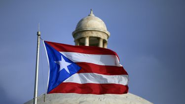 El enga&ntilde;o sucedi&oacute; mientras la isla est&aacute; sumergida en una recesi&oacute;n desde hace 13 a&ntilde;os, la cual en parte ha obligado al gobierno a recortar gastos en algunos servicios.