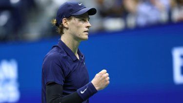El italiano Jannik Sinner celebra durante su partido de cuartos de final del Abierto de Estados Unidos, el 3 de septiembre de 2025.