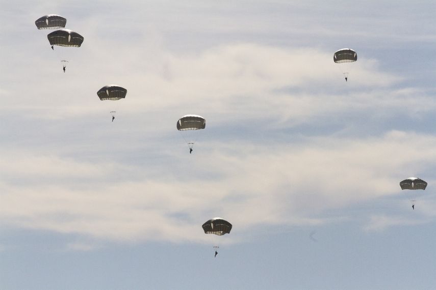 Paracaidistas de 82° de la División Aerotransportada de Estados Unidos.