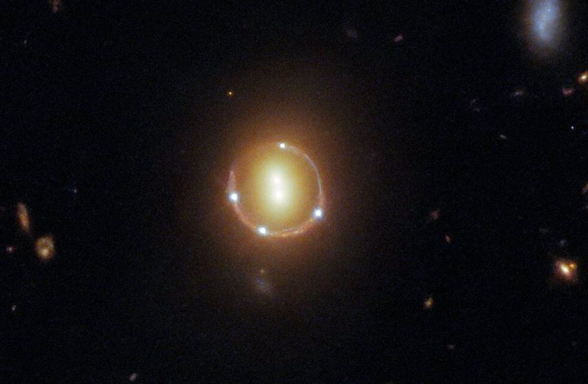 Hubble capta un efecto cósmico de visión quíntuple