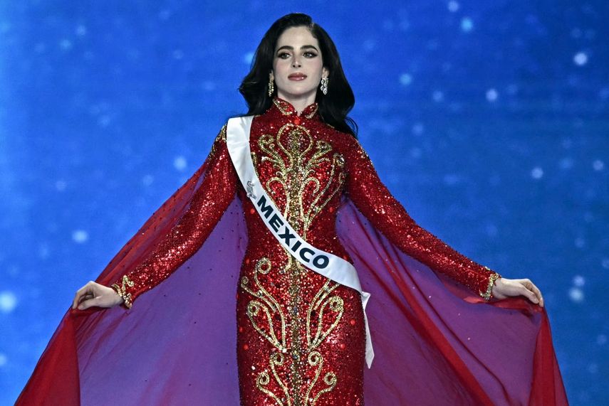 Miss Universo 2025, Fátima Bosch, compite en el desfile en traje de gala.&nbsp;