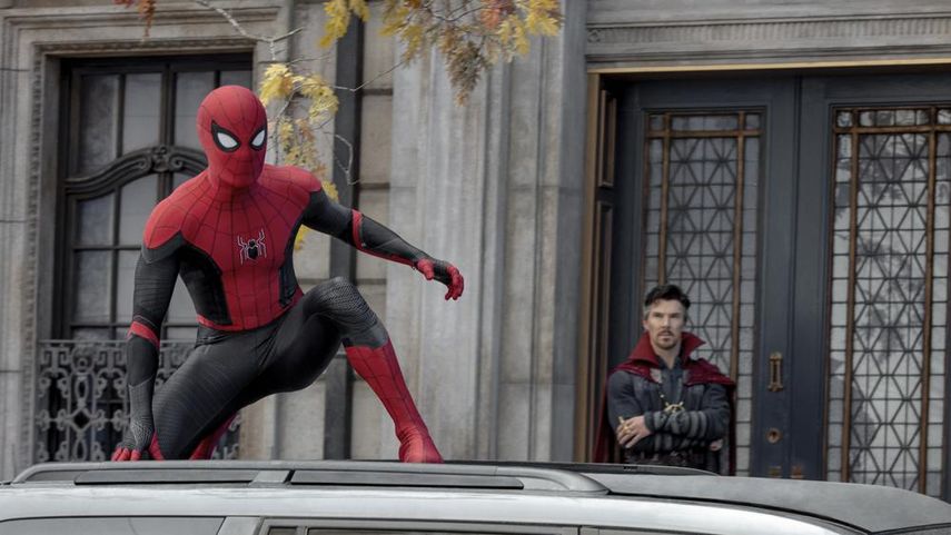 En esta imagen difundida por Sony Pictures, Tom Holland, a la izquierda, y Benedict Cumberbatch en una escena de Spider-Man: No Way Home de Columbia Pictures.&nbsp;