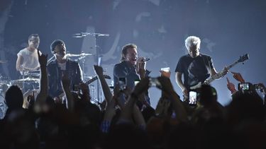 De izquierda a derecha, Larry Mullen Jr, The Edge, Bono y Adam Clayton, del grupo U2, dan un concierto en el Apollo Theater patrocinado por SiriusXM, el 11 de junio de 2018 en Nueva York.&nbsp;