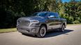 La RAM 1500 2026 demuestra que una pickup de tamaño completo puede ser simultáneamente una herramienta de trabajo, un vehículo familiar y una máquina de altas prestaciones