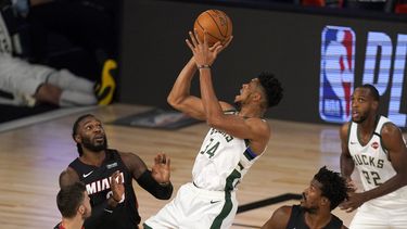 Año 2021: Los extranjeros se adueñaron de la NBA