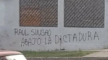 Cartel contra régimen en Cuba.