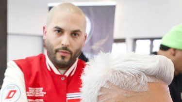 El barbero Edwin Cruz Delgado.&nbsp;