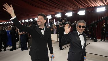 Santiago Mitre y Ricardo Darín llegan a los Óscar el 12 de marzo de 2023, en el Teatro Dolby en Los Ángeles. Argentina, 1985 -dirigida por Mitre y protagonizada por Darín- es el filme más nominado de los Premios Platino que se entregarán el 22 de abril de 2023 en Madrid.