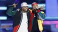 En esta foto de archivo del 26 de abril de 2018, Nicky Jam, izquierda, y J Balvin interpretan X (Equis) en los Premios Billboard de la Música Latina en Las Vegas.