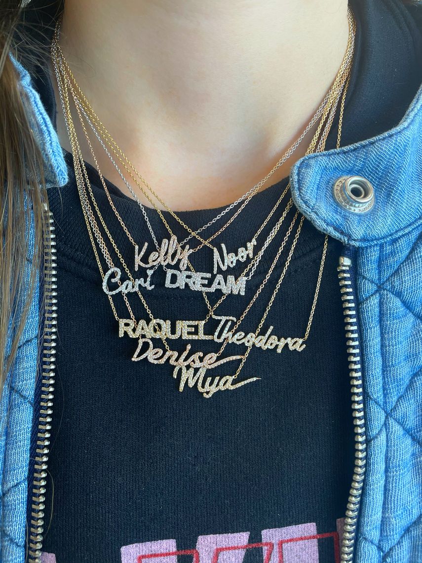 Para la ocasión especial del Día de las Madres, los diseños personalizados se convierten en un presente único para sorprender a mamá con una joya irrepetible.