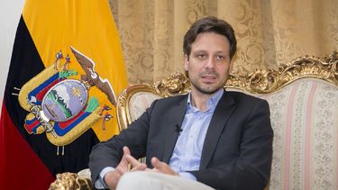 A juicio del canciller ecuatoriano, el mandatario estadounidense busca desestabilizar la afrenta de paz de los pueblos que buscan construir&nbsp;