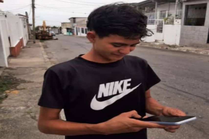 El joven Ricardo Brito requiere atención médica urgente.