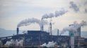 Las emisiones de grandes fábricas están entre los mayores contaminantes del medioambiente. Las emisiones de grandes fábricas están entre los mayores contaminantes del medioambiente.
