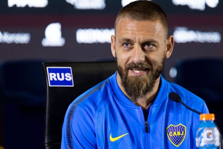En imagen de archivo del lunes 29 de julio de 2019, el exjugador de la selección italiana Daniele De Rossi habla durante una conferencia de prensa en Buenos Aires, Argentina