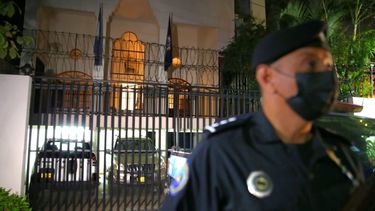 Agentes armados con fusiles AK de la Dirección de Operaciones Especiales de la Policía (DOEP) ocupan la sede de la OEA en Managua, la capital de Nicaragua.
