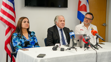 Tamara Sujú, Luis Almagro y Fredo Arias-King, directivos del Instituto Casla.