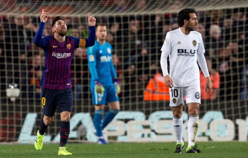 El delantero argentino del FC Barcelona Leo Messi celebra el segundo gol ante el Valencia este 2 de febrero de 2019 en el estadio del Camp Nou.&nbsp;