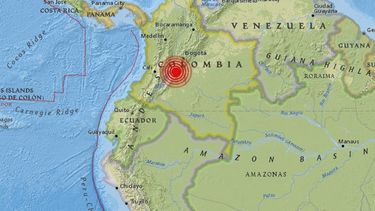 El temblor fue superficial, lo que supone una profundidad inferior a los 30 kilómetros, por lo que se sintió con más fuerza en buena parte del país.